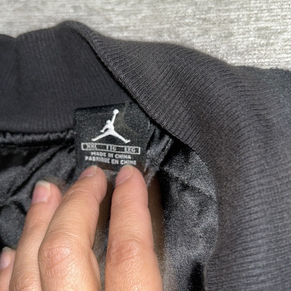 Used Air Jordan jacket - Picture 5 of 9